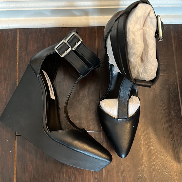 Steve Madden Black Leather Wedge Heels size 6 - Picture 4 of 6